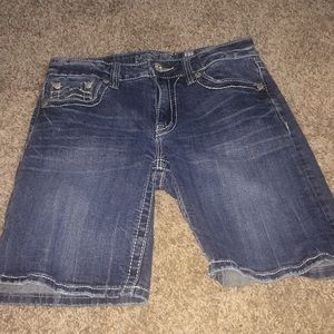 Miss Me boyfriend shorts // size 27